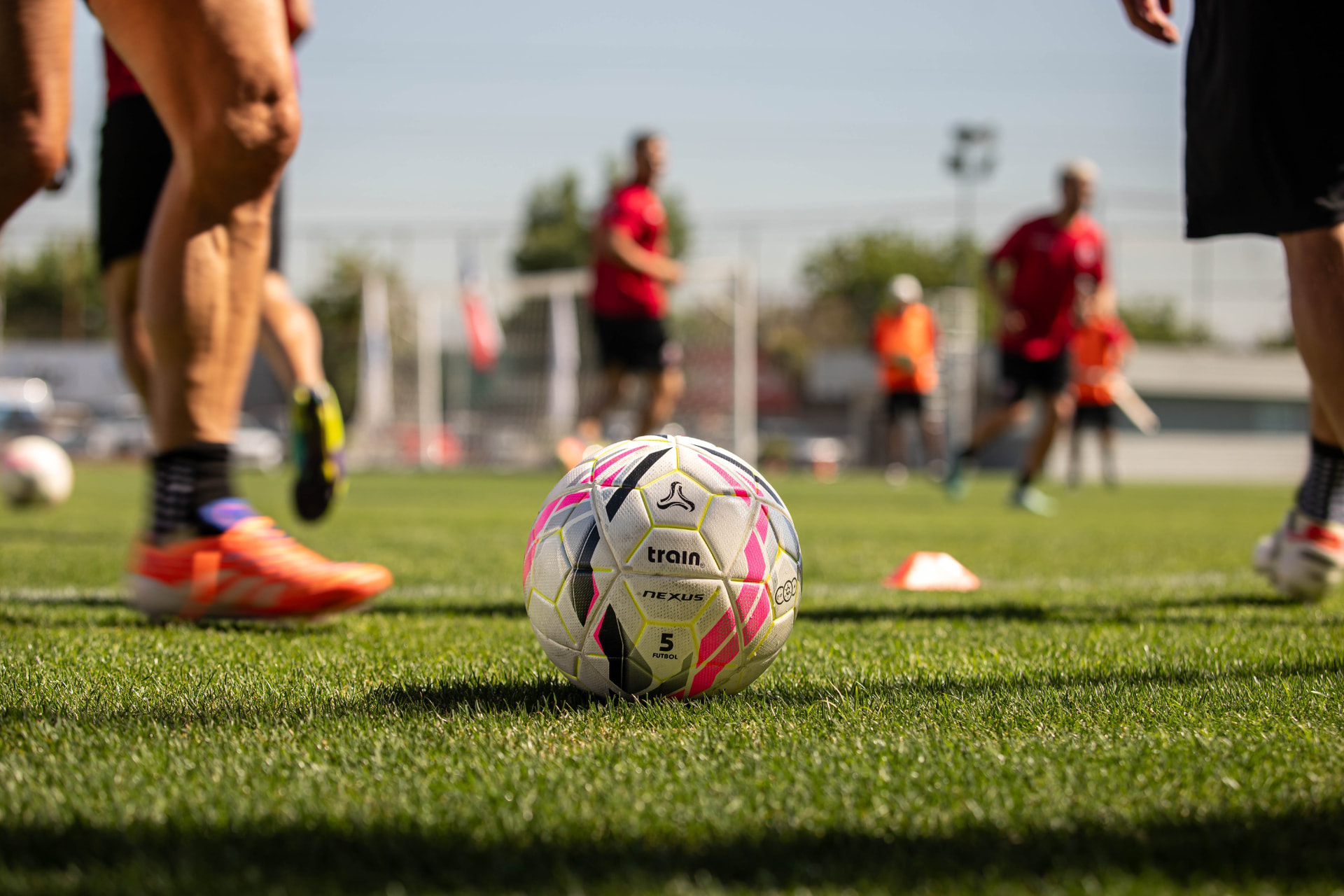 Entrenamiento de fútbol con balón Train